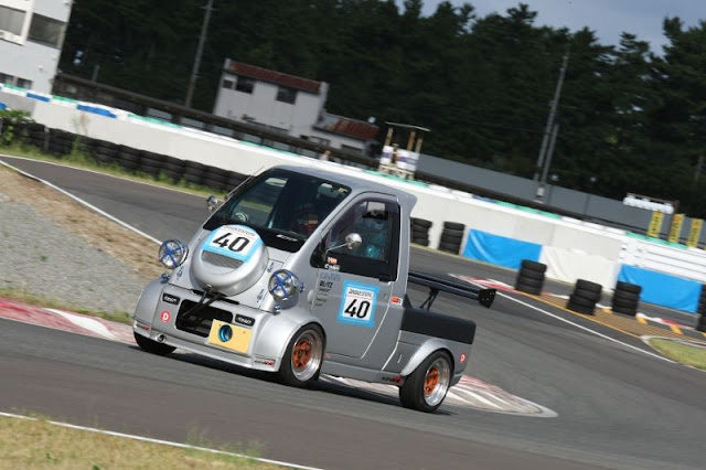 Daihatsu Midget II, zwariowane samochody, wyścigi w dziwnych autach, japońskie ciekawostki, motoryzacja