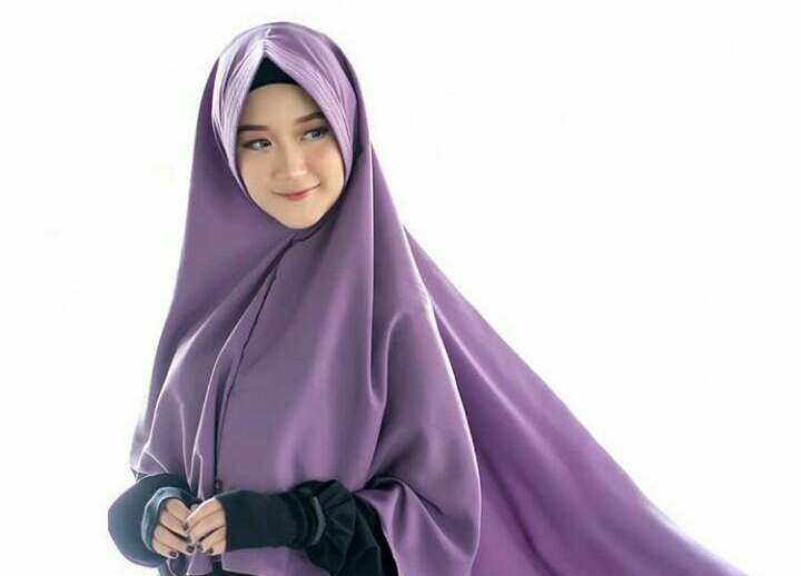 Ilustrasi Seorang Wanita Muslim Mahrom Bagi Wanita Dalam Islam