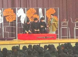 三遊亭楽春講演会 「伝統芸能の落語から学ぶ、表現力とコミュニケーション」体験講座風景。 三遊亭楽春講演会 「伝統芸能の落語から学ぶ、表現力とコミュニケーション」体験講座風景。