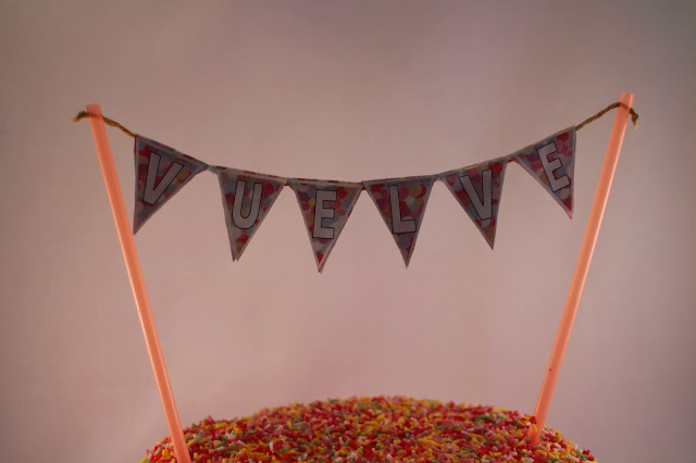 rainbow-layer-cake, tarta-arcoiris, banderines-para-tartas