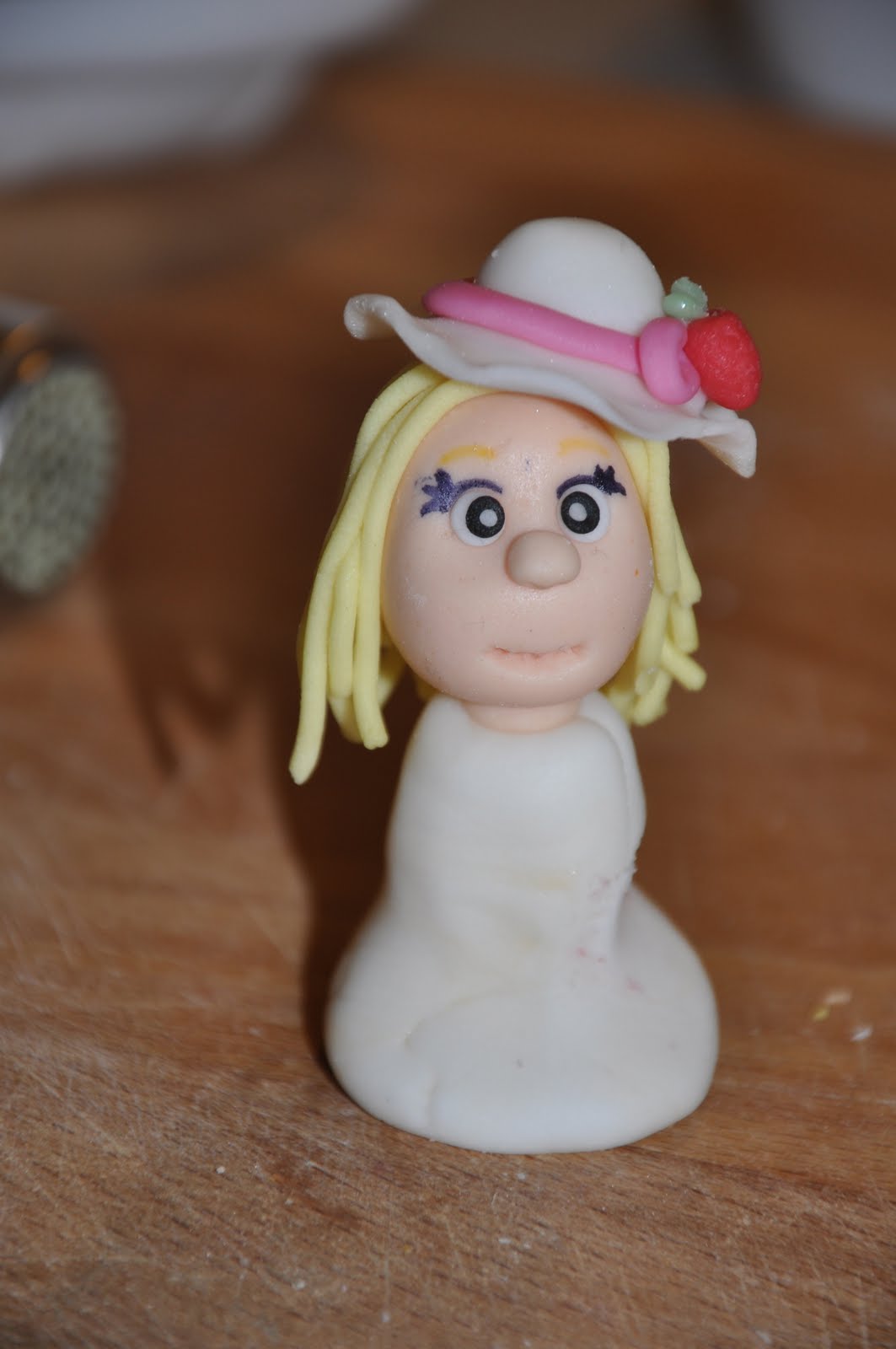 dolci decori e non solo bambolina in pasta di zucchero