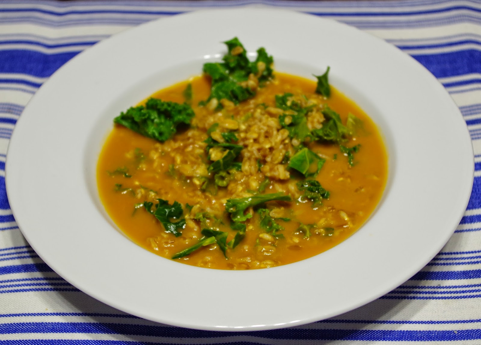 Costco Cuisine Roasted Red Pepper and Tomato Soup With Farro And Kale