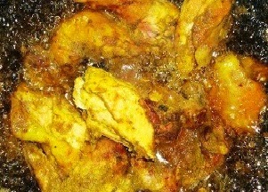 Resep Ayam Goreng Bumbu Kuning, bahan dan bumbu Ayam Goreng Bumbu Kuning, cara memasak Ayam Goreng Bumbu Kuning