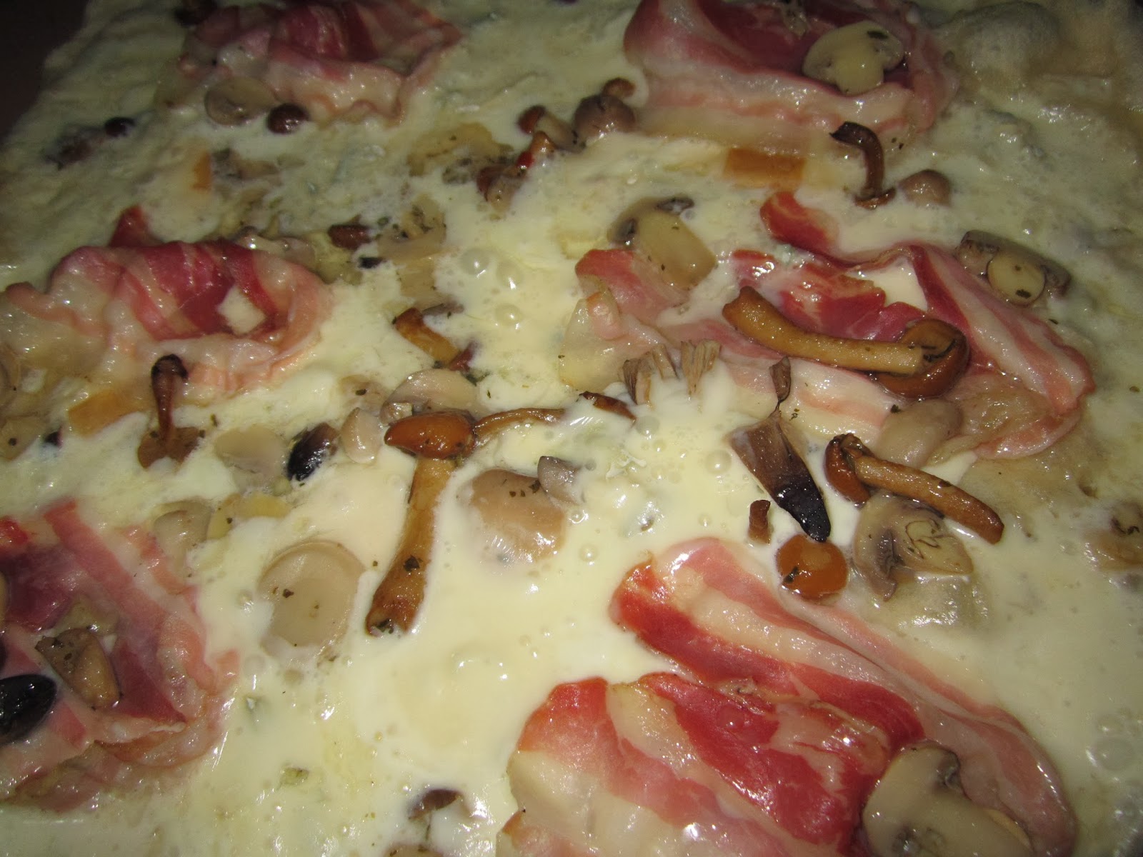 Facili Idee PIZZA AL PANCETTA E FIOR DI BOSCO FUNGHI MONTALBANO