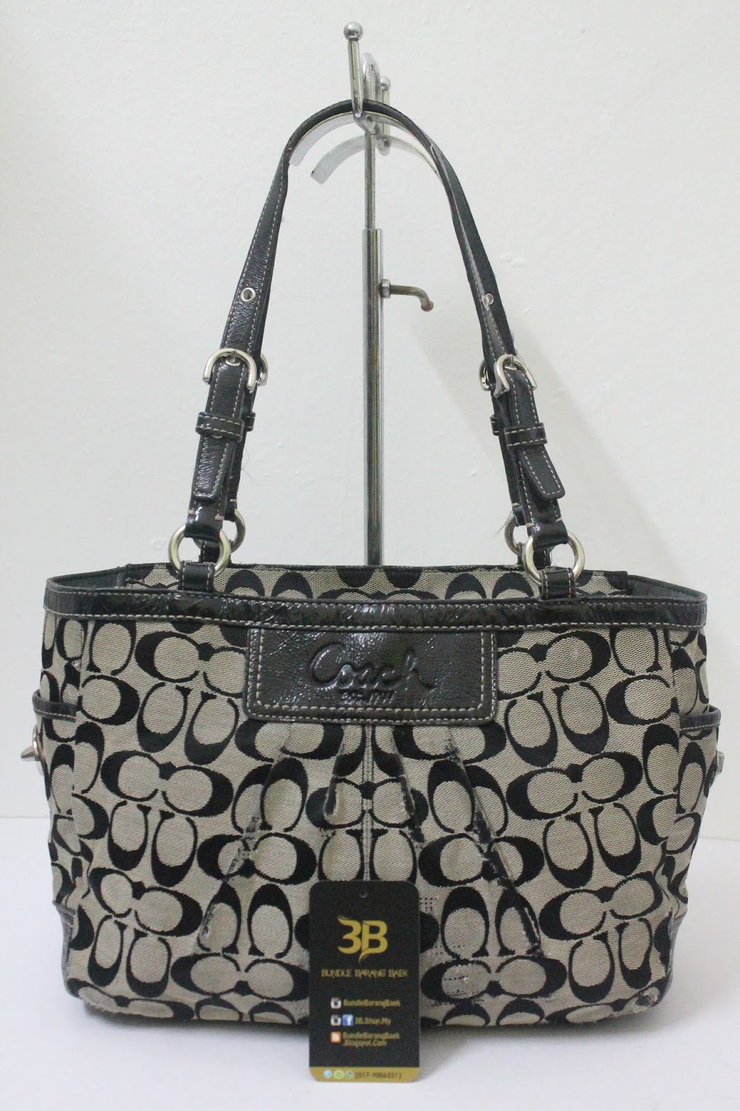 BUNDLEBARANGBAEK Authentic COACH Signature Pleated Black Handbag.