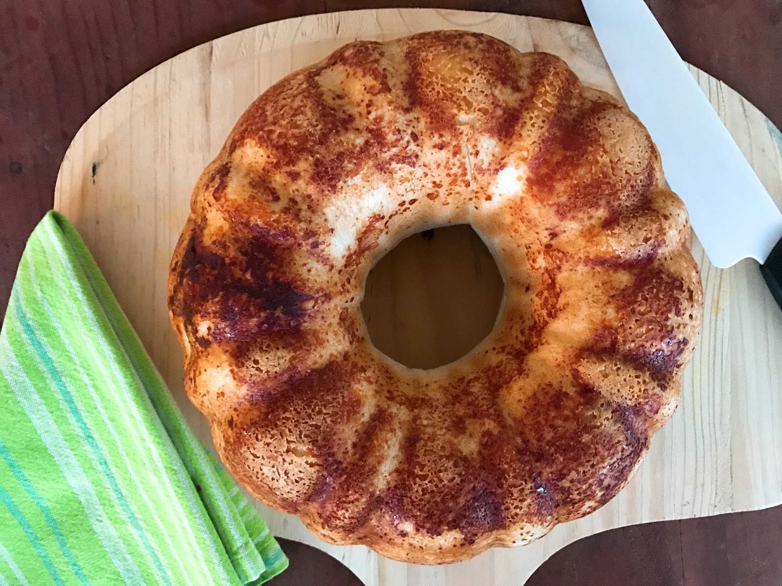 Stuffed Pepperoni Pizza Bundt Cake!