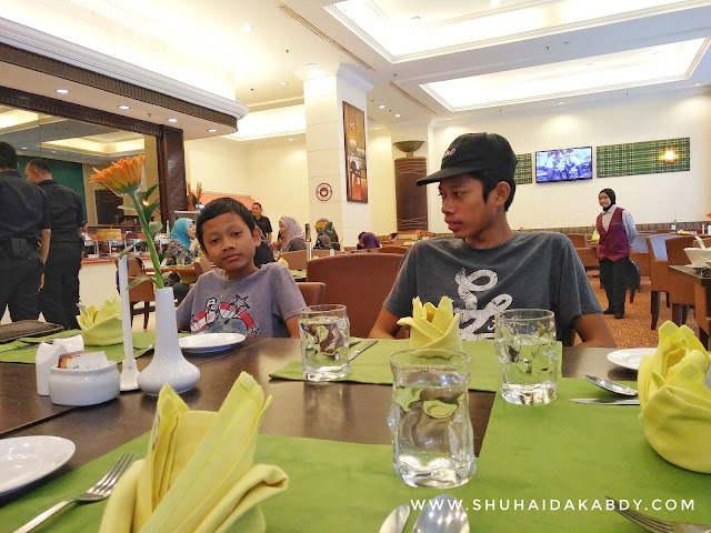 Makan-Makan di Hotel Grand Bluewave Shah Alam Makan-Makan di Hotel Grand Bluewave Shah Alam
