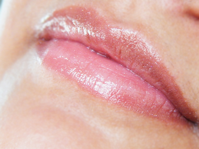 Maybelline Baby Lips Crystal Moisturizing Lip Balm Gleaming Coral Lip Swatch