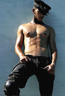 BlueSago: Lots of Kellan Lutz