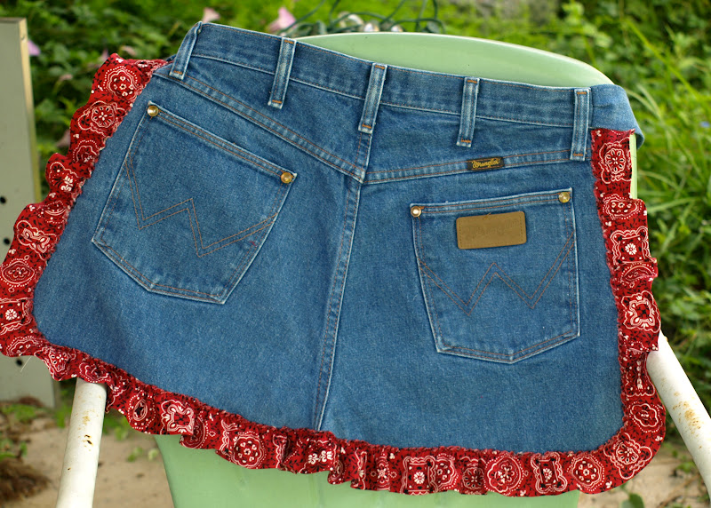 Cackleberry Cottage: Sewing with old jeans!