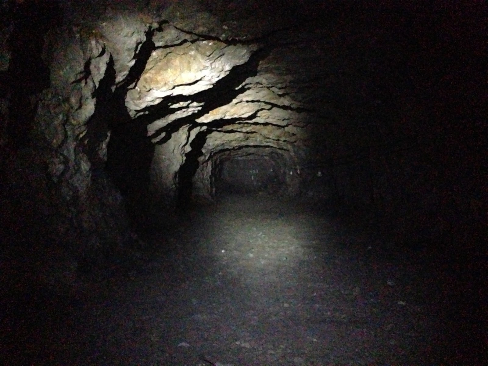 Guerrilla Radio 2 Asakawa Underground Plant 浅川地下壕見学