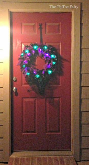 Halloween Glam Spider Wreath | The TipToe Fairy #halloweenglam #halloween #halloweendecor #halloweendecorations #wreathtutorial