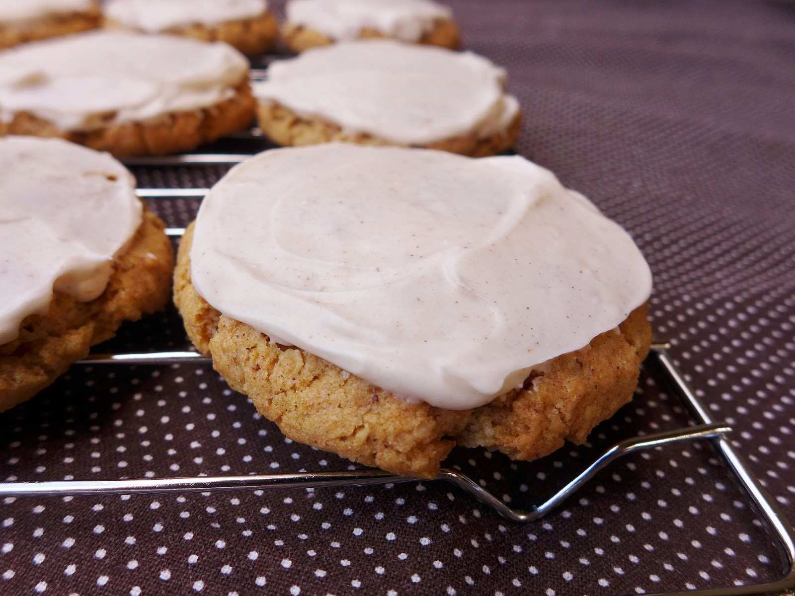 dimples-delights-frosted-oatmeal-cookies