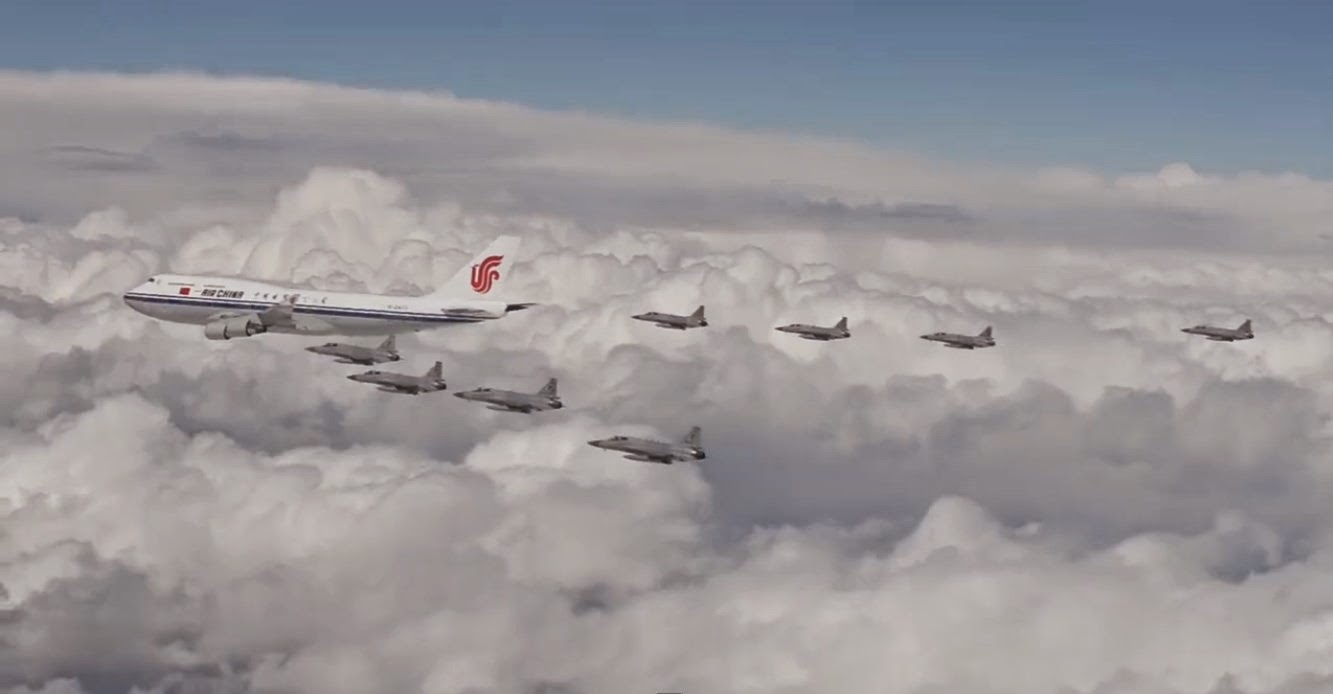 Pakistan-JF-17-escorting-chinese-president-plane.jpg