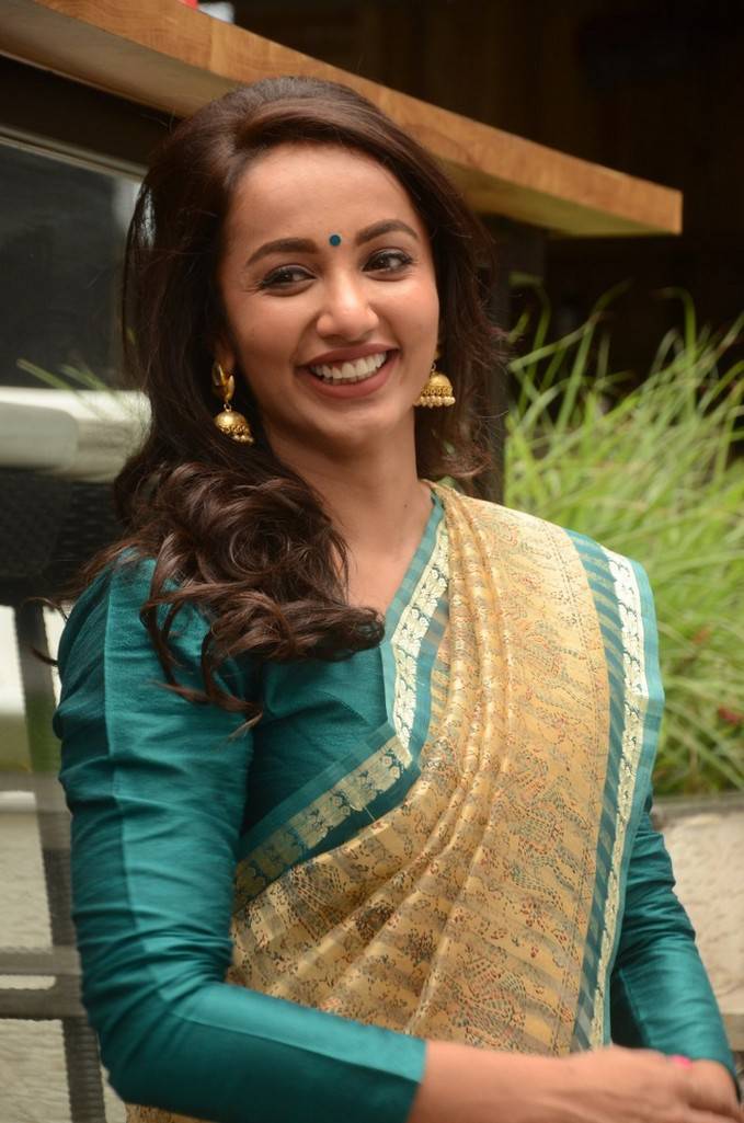 Tejaswi Stills At V Care Foundation Annual Fundraising Event | Indian Girls  Villa - Celebs Beauty, Fashion and Entertainment