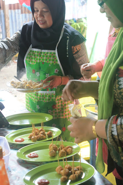 praktek membuat bakso di kba lempuing bengkulu