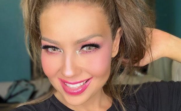 Thalía es criticada por no saber maquillarse