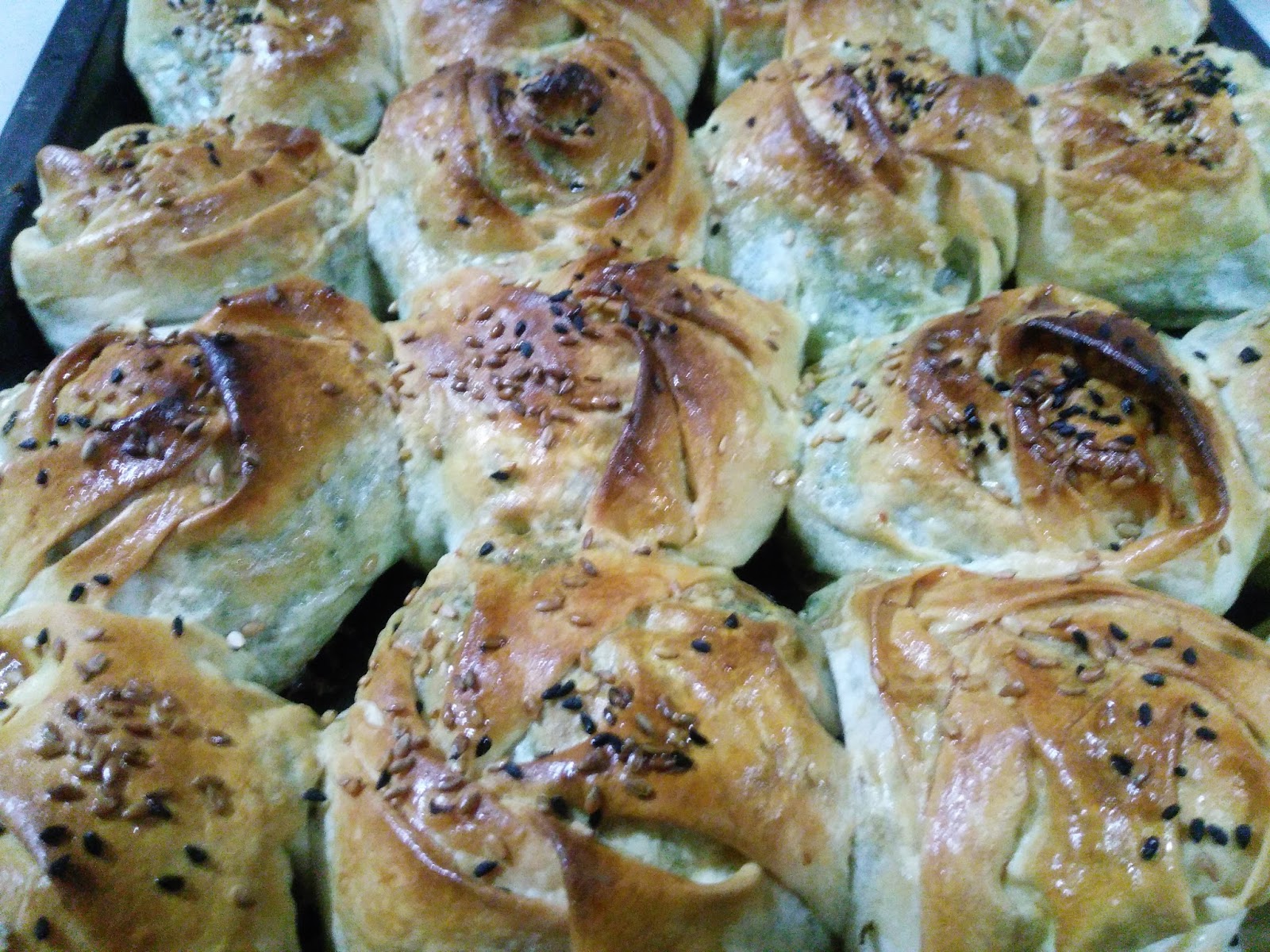 Akissmutfak Hazır Yufka İle Ispanaklı Gül Börek