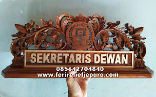 papan nama meja dprd