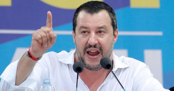 Μ.Σαλβίνι για την βεβήλωση του Σταυρού στην Λέσβο: «Τι ηλιθιότητα, κοινωνία που κόβει τις ρίζες της δεν έχει μέλλον» Μ.Σαλβίνι για την βεβήλωση του Σταυρού στην Λέσβο: «Τι ηλιθιότητα, κοινωνία που κόβει τις ρίζες της δεν έχει μέλλον»