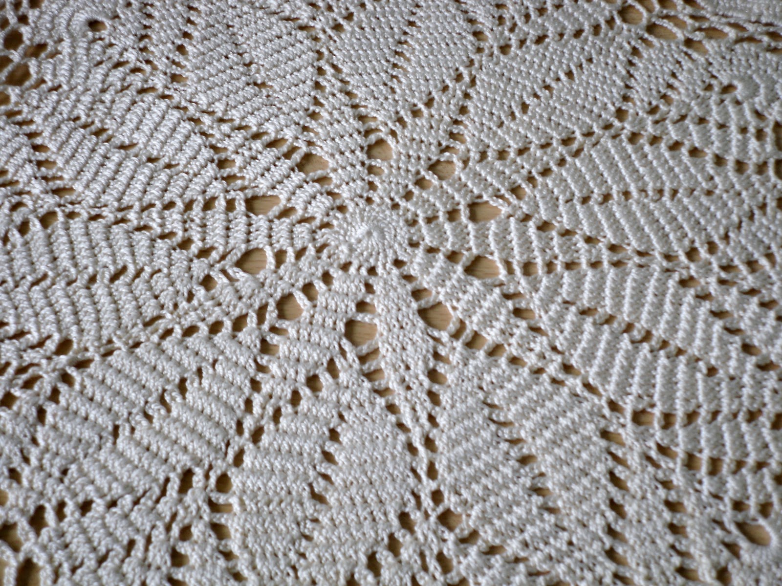 Vrolijke Haakster: Een Doily / Kleedje gehaakt