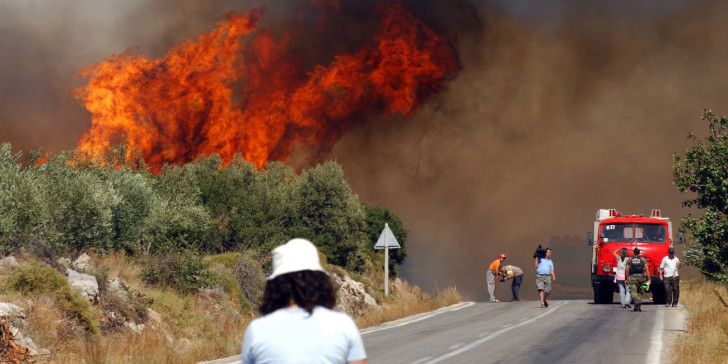Μεγάλη φωτιά στην Εύβοια-Εκκενώθηκε η Μονή Μακρυμάλλης, καπνός μέχρι την Αττική Μεγάλη φωτιά στην Εύβοια-Εκκενώθηκε η Μονή Μακρυμάλλης, καπνός μέχρι την Αττική
