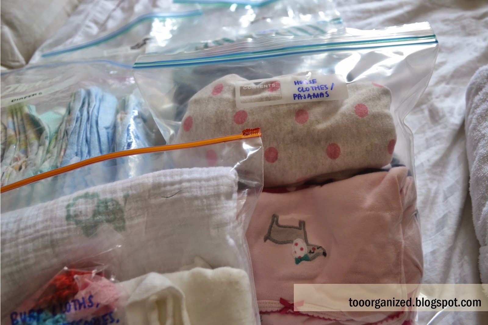 HOW TO PACK BABY CLOTHES USIING ZIPLOCK BAGS TOO ORGANIZED