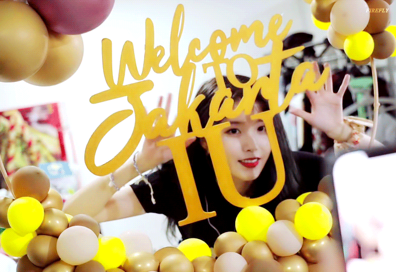 야무지게 먹는 아이유 . GIF