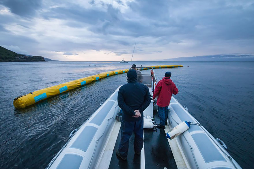 His goal is to eventually build a 100km floating array that could collect 70,320,000kg of plastic waste over 10 years - 20-Year-Old Inventor’s Idea For How To Make Ocean Clean Itself Will Be Launched In Japan