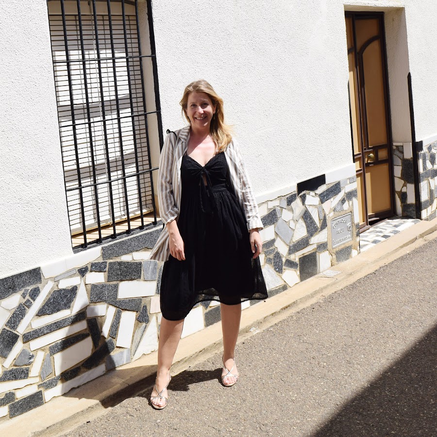 Vestido_negro_blazer_rayas