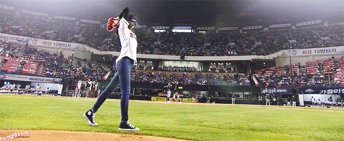  멋쁨돋는 오늘 시구자 윤아 | 인스티즈