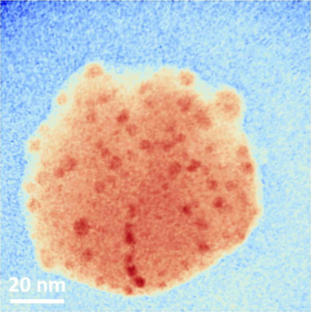 Imagem de uma das nanopartículas grandes que cobrem a fibra do Santo Sudário