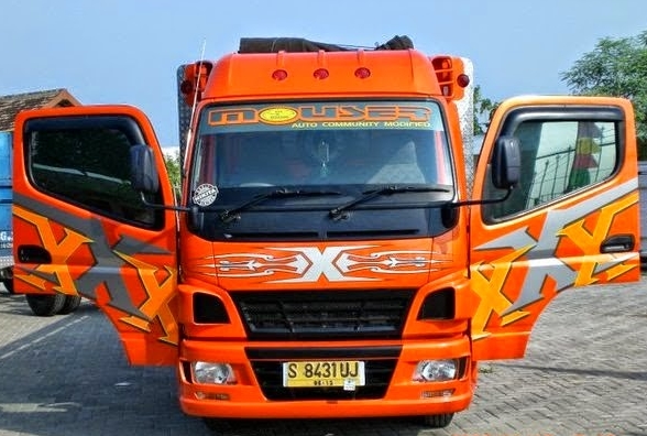 Variasi Mobil Truk Hino Dutro-oranye