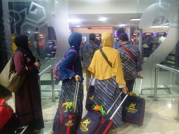 perlengkapan-umroh-jamaah-umroh-denatour