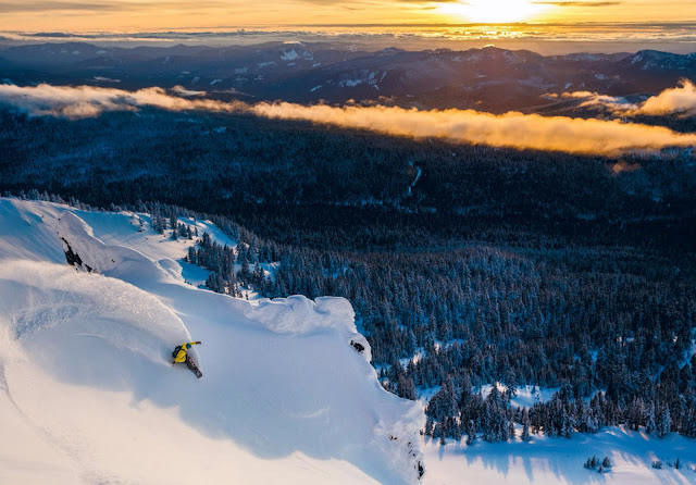 Josh Dirksen powder turn. 