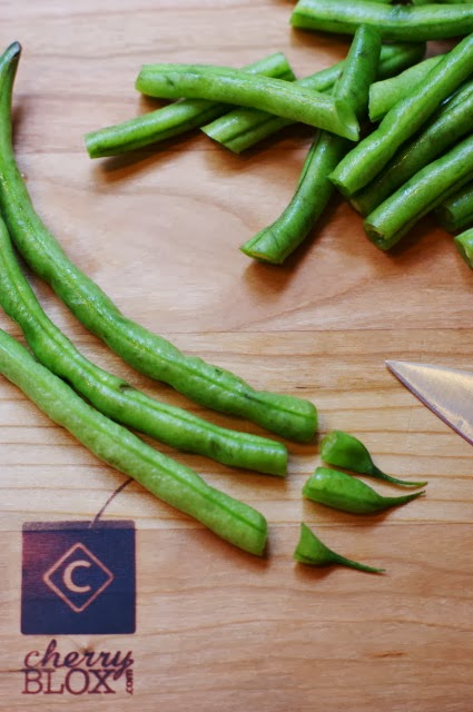 Trimming fresh green beans image