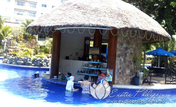 Jpark Island Resort and Waterpark pool bar