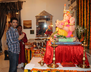 Tusshar celebrates Ganesh Chaturthi at his residence