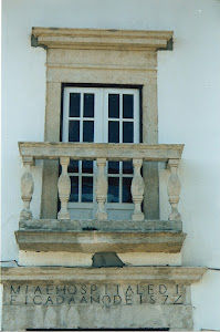 Varandim do alçado principal do antigo hospital da S. Casa da Misericórdia de Azinhaga do Ribatejo