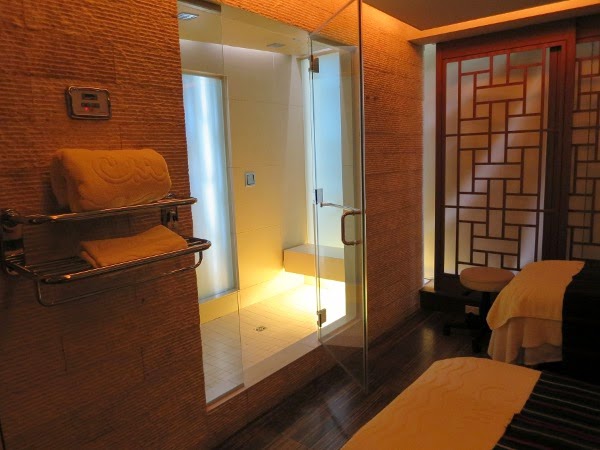 Oversize shower inside the couples treatment room at CHI, The Spa at Shangri-La
