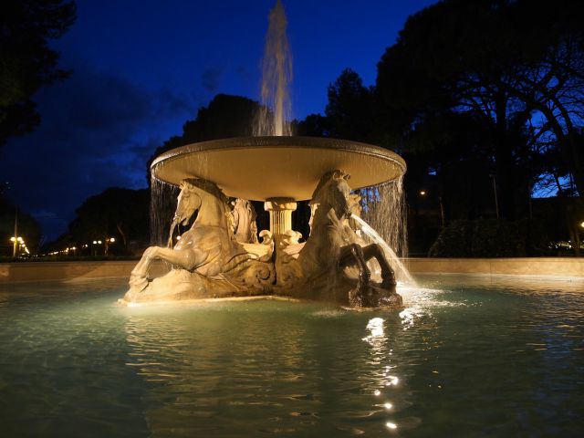 Fontana dei Quattro Cavalli - Rimini - Poracci In Viaggio fontana-quattro-cavalli-rimini-poracci-in-viaggio-offerta-hotel