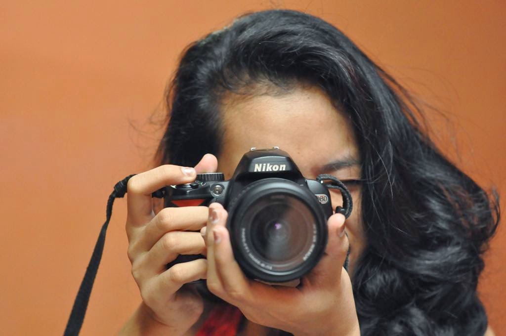 Aura Art: Tips & Trik Memegang Kamera DSLR yang baik dan Benar