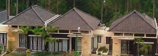 Mengenal Bentuk Dasar Atap Rumah Deretan rumah dengan atap limas/jurai