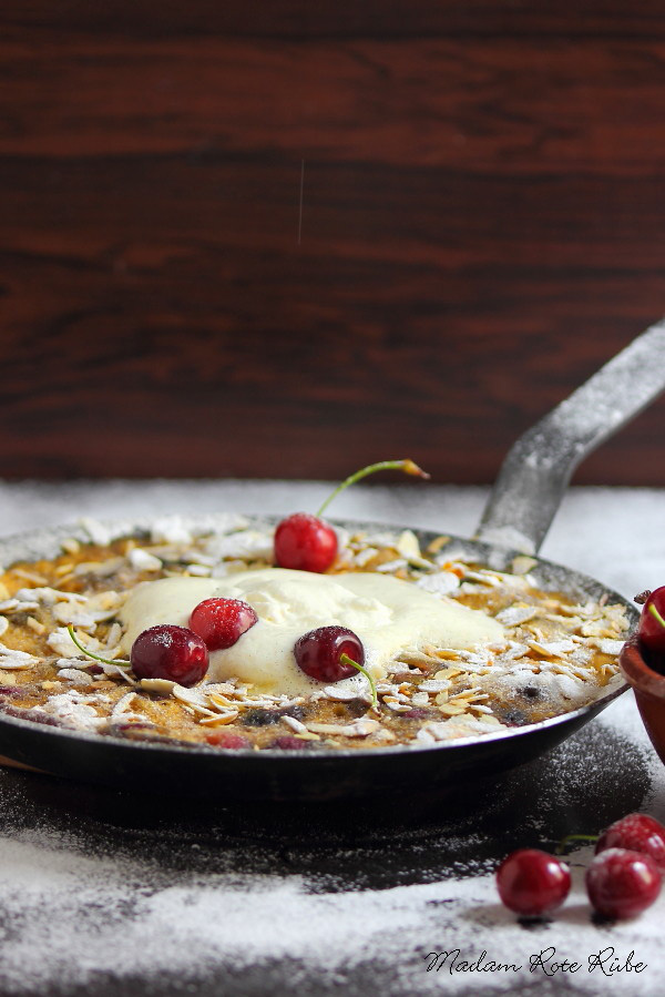 MADAM ROTE RÜBE: Amaretto-Kirsch-Clafoutis mit Vanillesahne