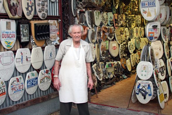 Las colecciones más extrañas en el mundo - barney-smith-toilet-museum-6_590x395