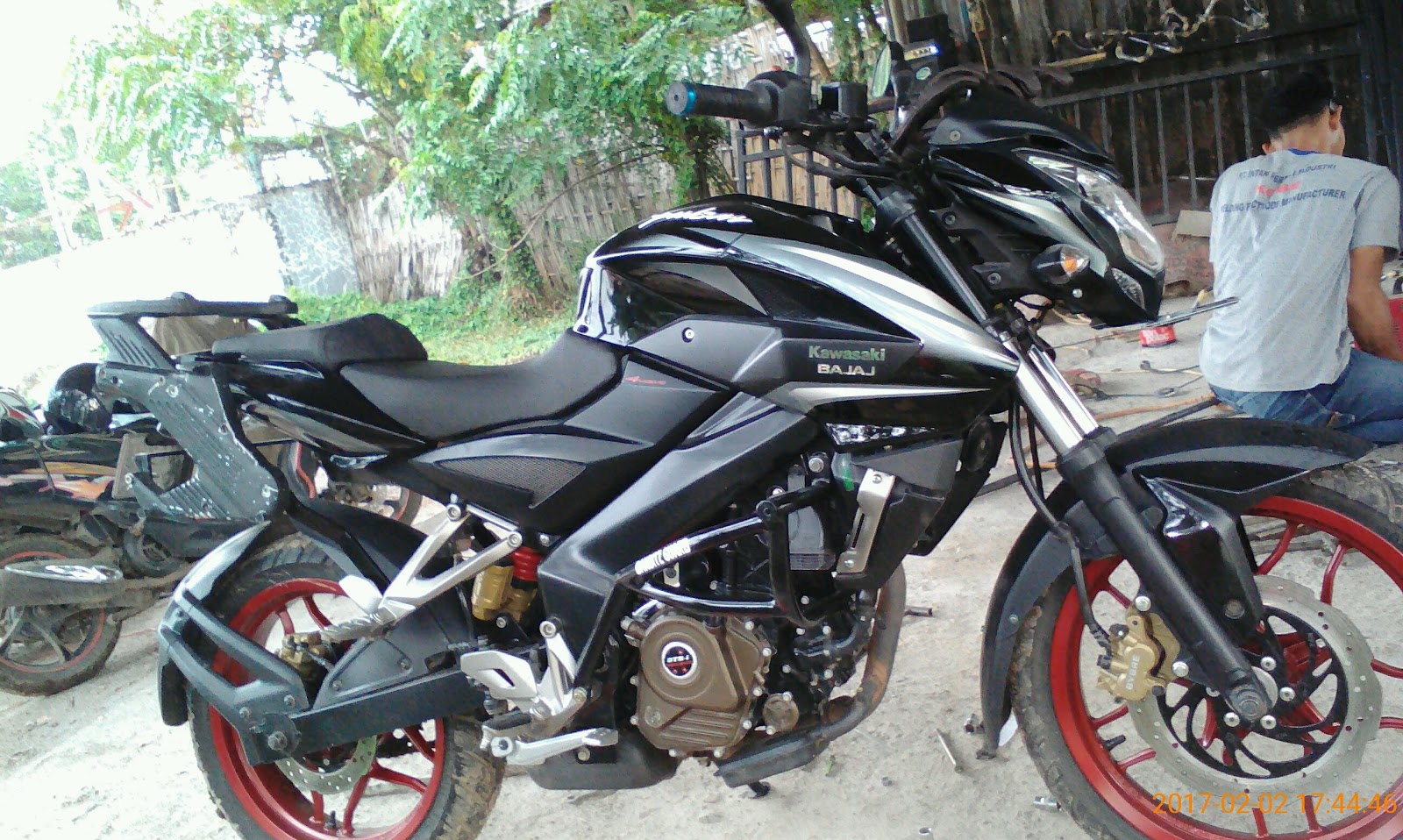 CUSTOM ENGINE GUARD,CRASH BAR,TUBULAR,SIDE GUARD,ENGINE COVER,BREKET