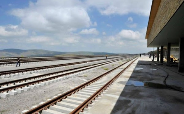 Azerbaiyán e Irán construirán ferrocarril a Rusia