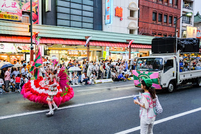 Porta bandeira at the 35th Asakusa Samba Carnival, Tokyo, 2016. Porta bandeira at the 35th Asakusa Samba Carnival, Tokyo, Japan, 2016.