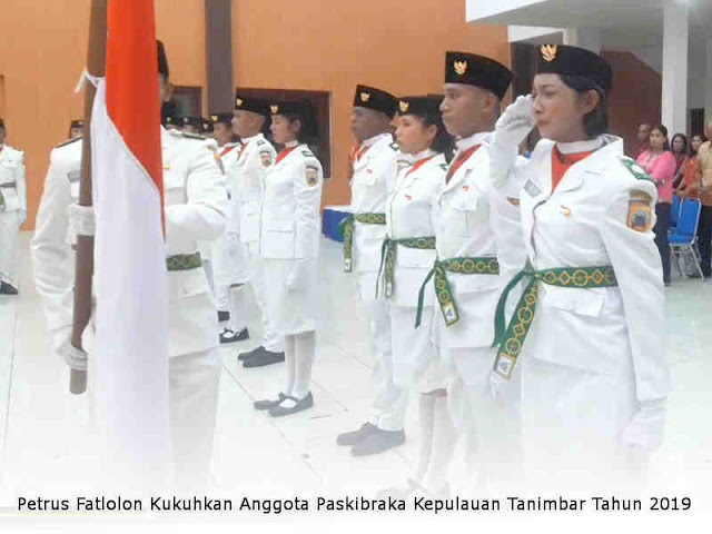 Petrus Fatlolon Kukuhkan Anggota Paskibra Kepulauan Tanimbar Tahun 2019 Petrus Fatlolon Kukuhkan Anggota Paskibra Kepulauan Tanimbar Tahun 2019