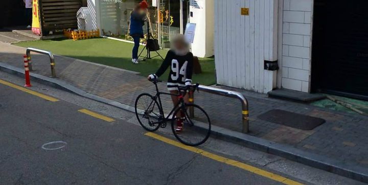 로드뷰에 우연히 걸린 연예인.jpg | 인스티즈